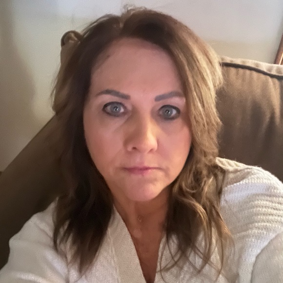 Meet your Posher, Stacey - Picture 3 of 5